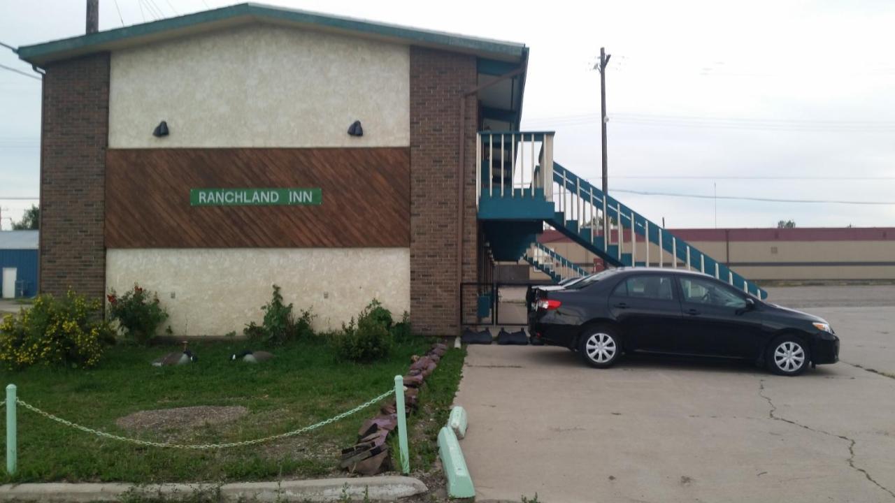 Ranchland Inn Nanton Kültér fotó