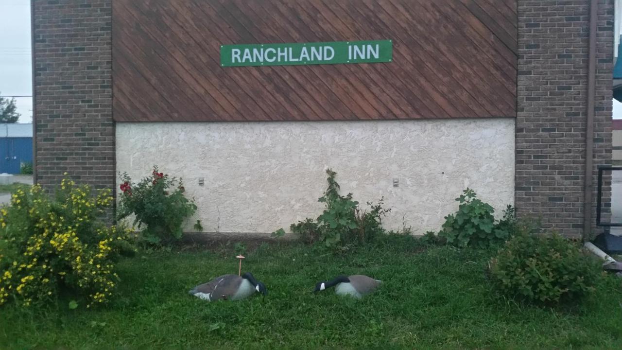 Ranchland Inn Nanton Kültér fotó