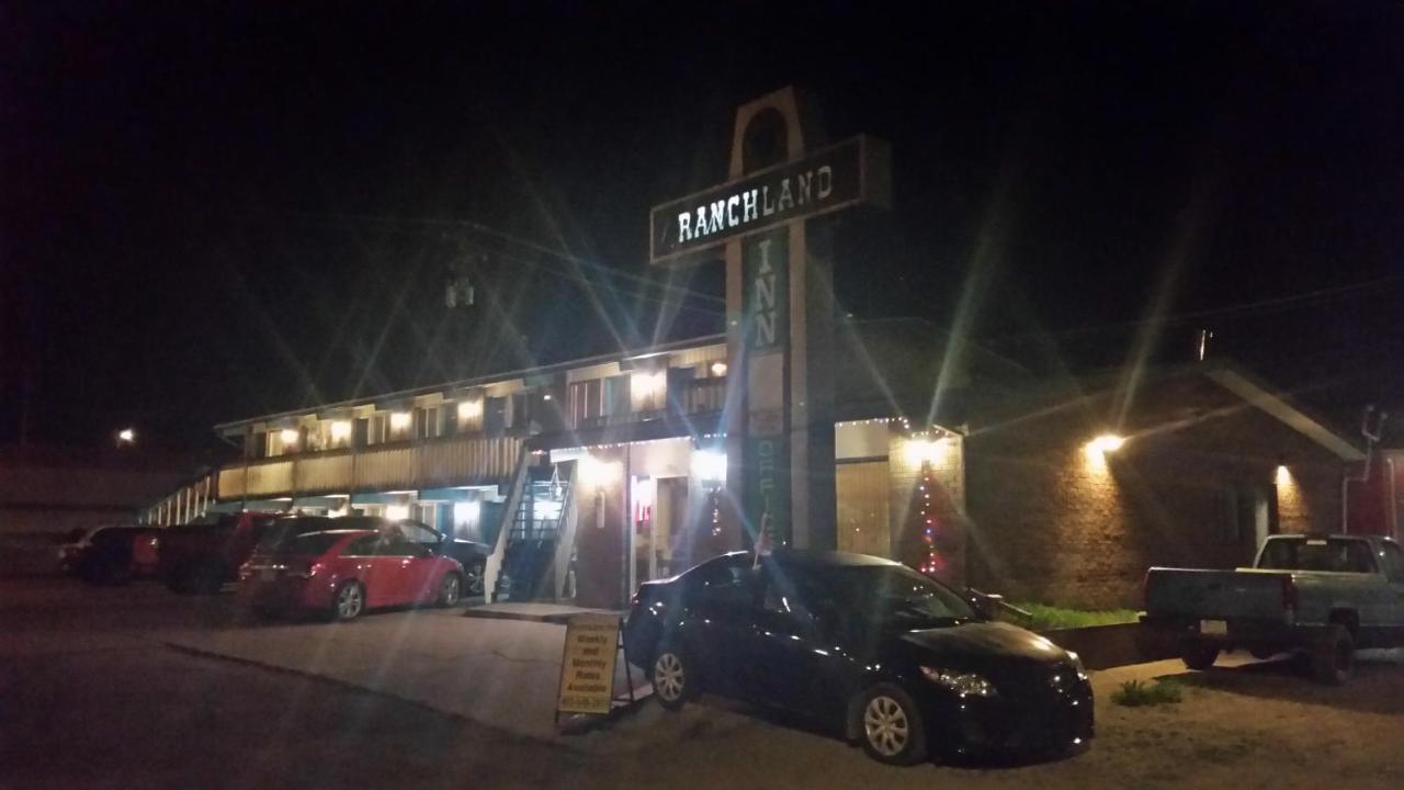 Ranchland Inn Nanton Kültér fotó