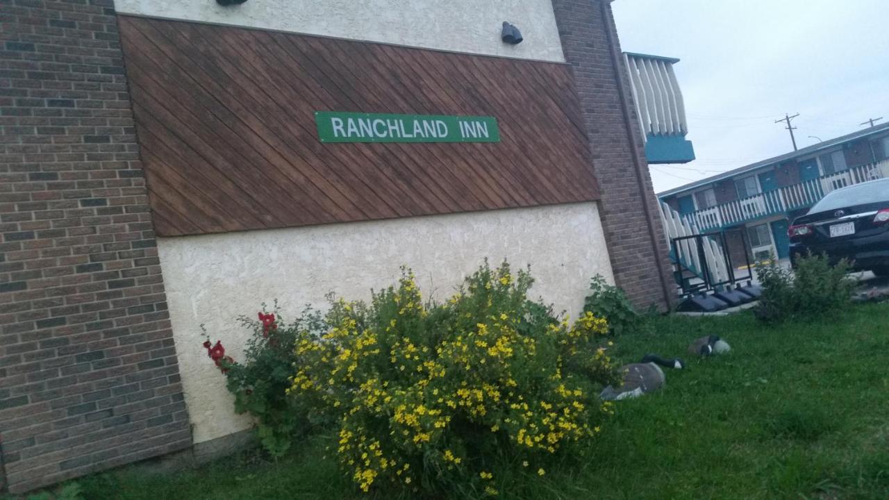 Ranchland Inn Nanton Kültér fotó