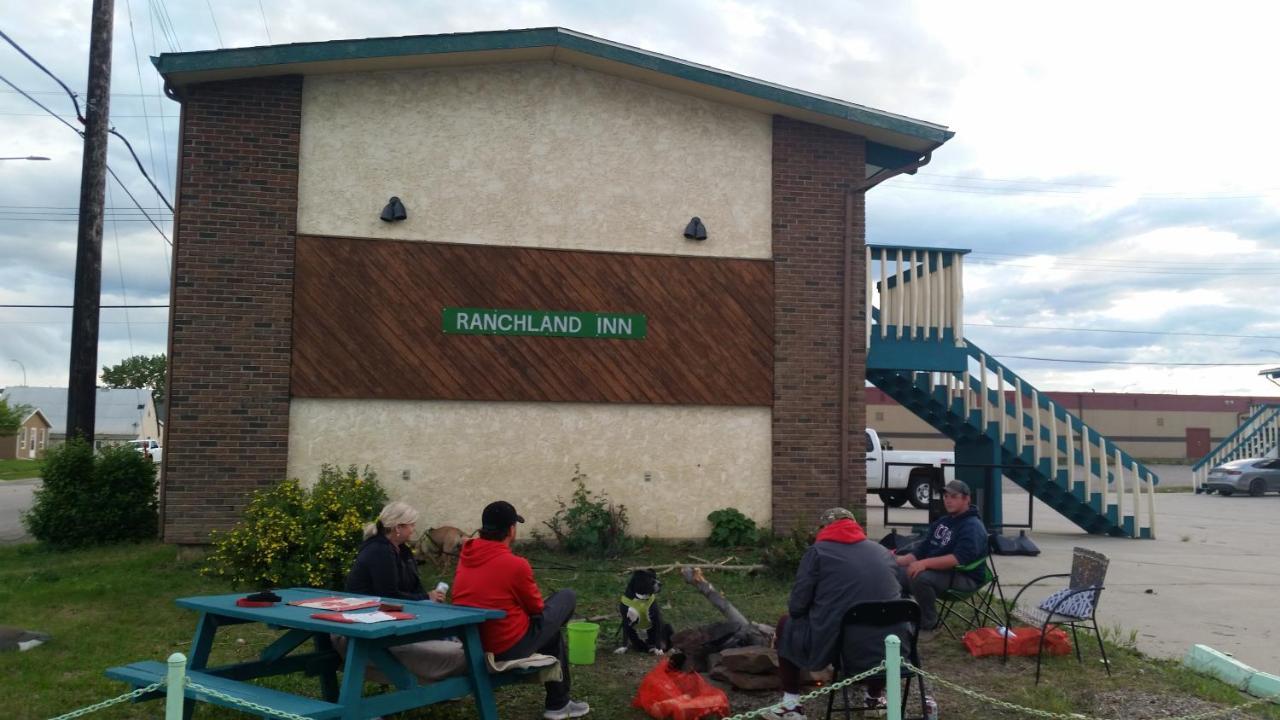 Ranchland Inn Nanton Kültér fotó