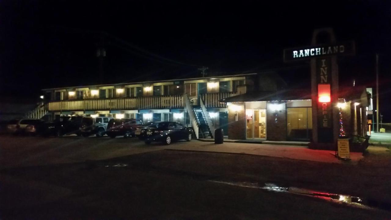 Ranchland Inn Nanton Kültér fotó