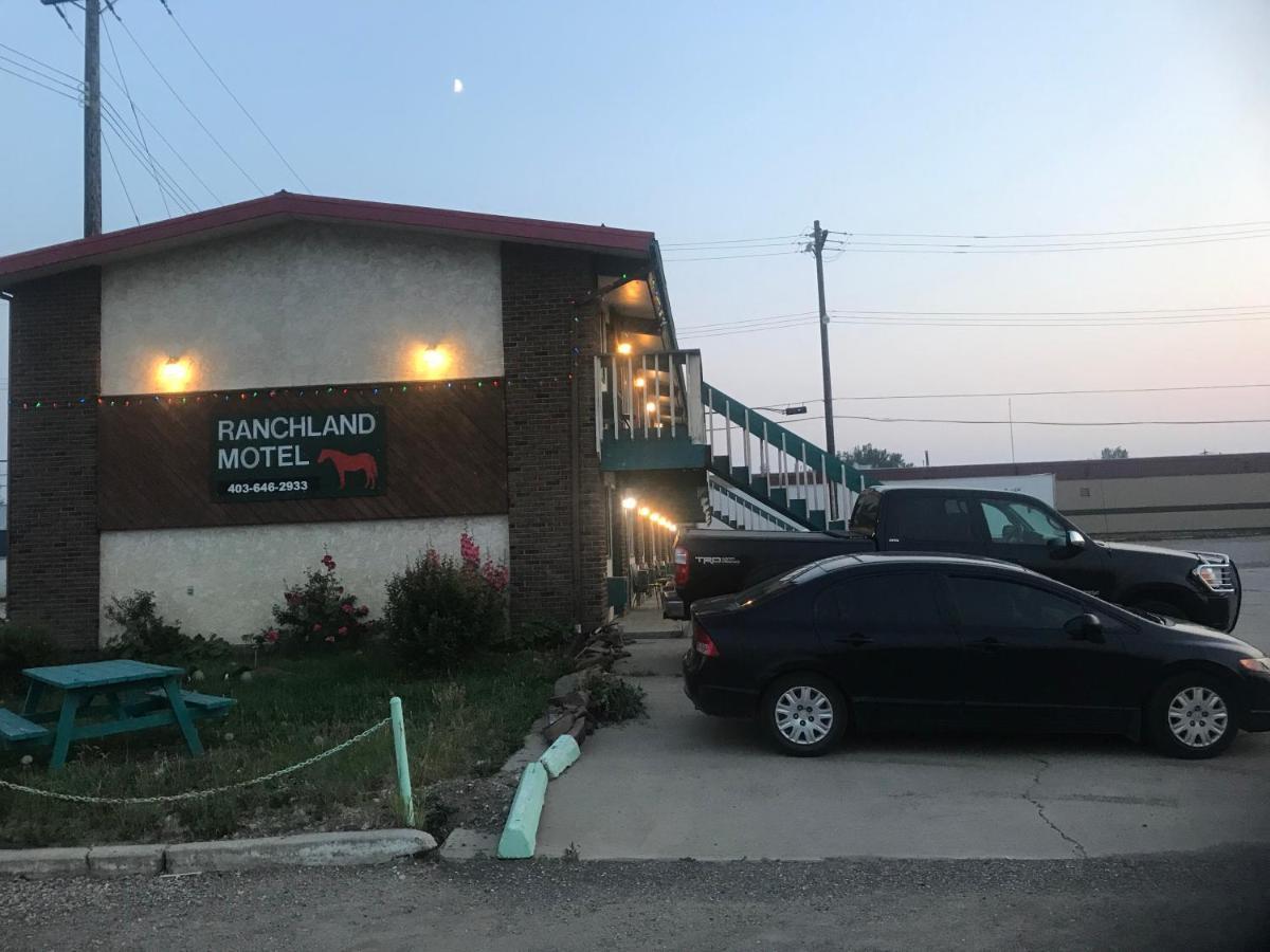 Ranchland Inn Nanton Kültér fotó