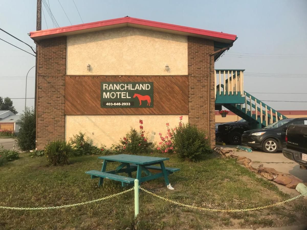 Ranchland Inn Nanton Kültér fotó