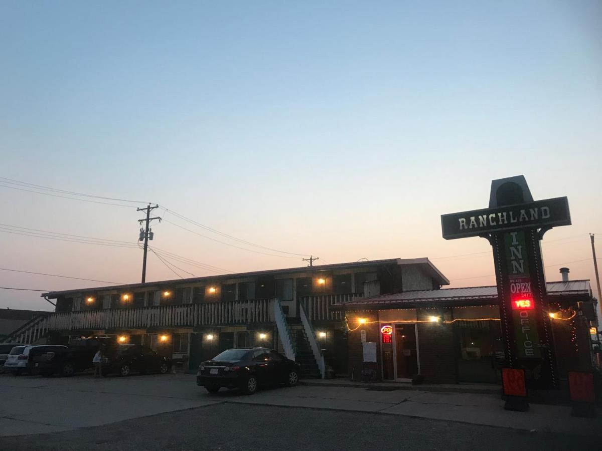 Ranchland Inn Nanton Kültér fotó