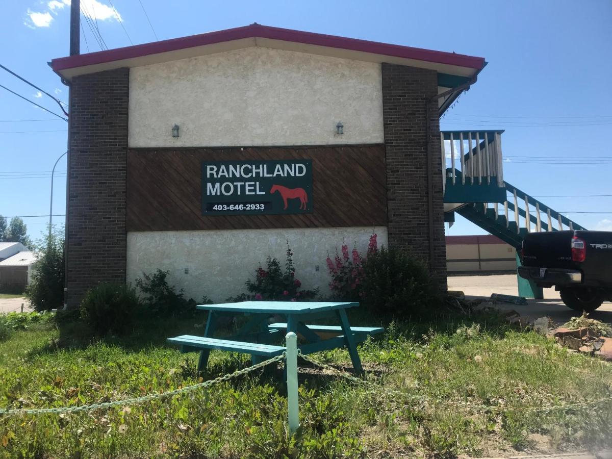 Ranchland Inn Nanton Kültér fotó