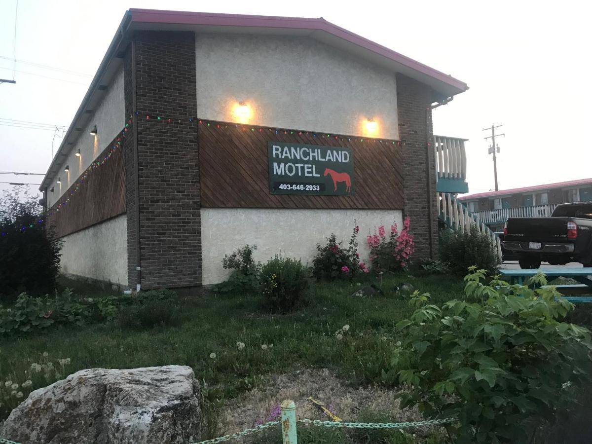 Ranchland Inn Nanton Kültér fotó