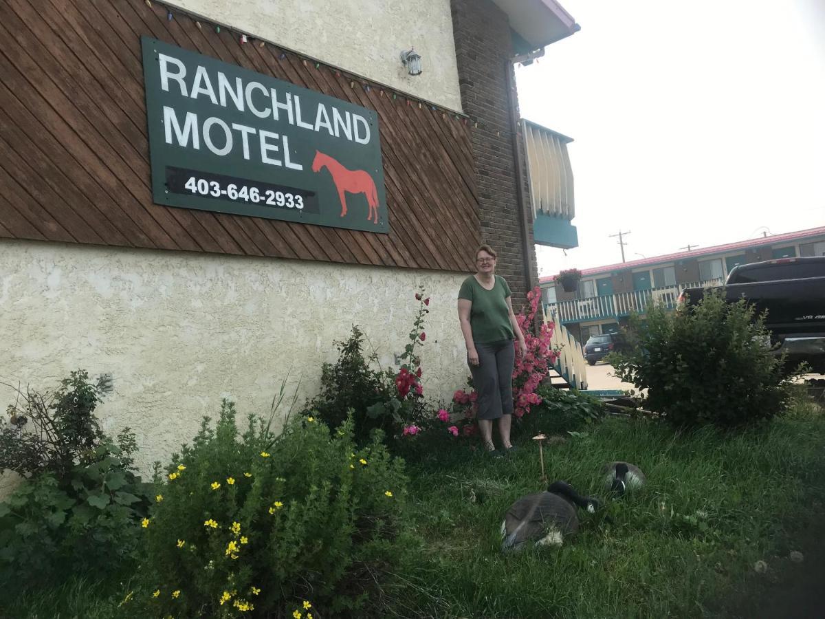 Ranchland Inn Nanton Kültér fotó
