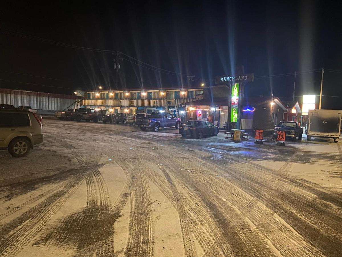Ranchland Inn Nanton Kültér fotó