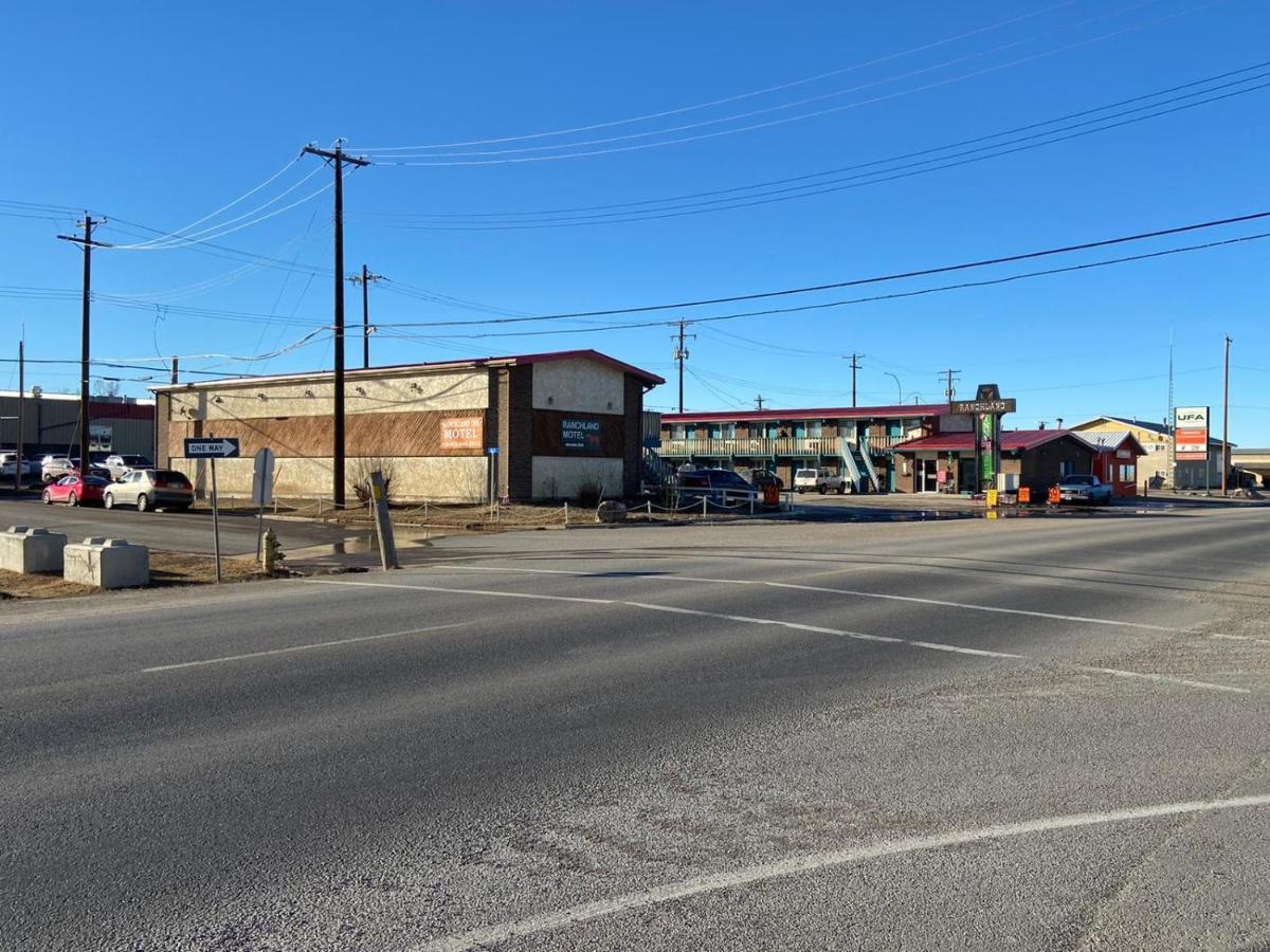 Ranchland Inn Nanton Kültér fotó