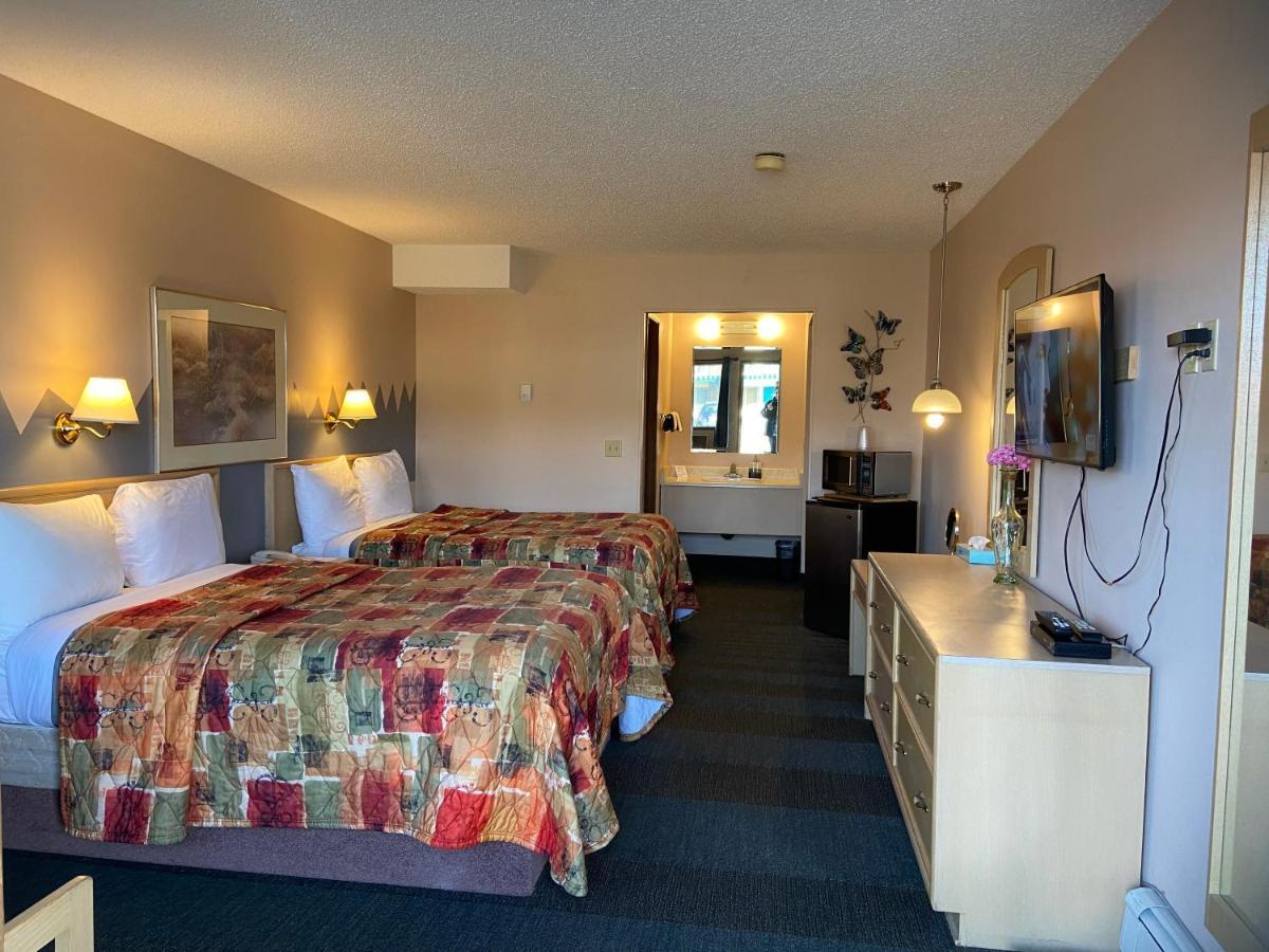 Ranchland Inn Nanton Kültér fotó