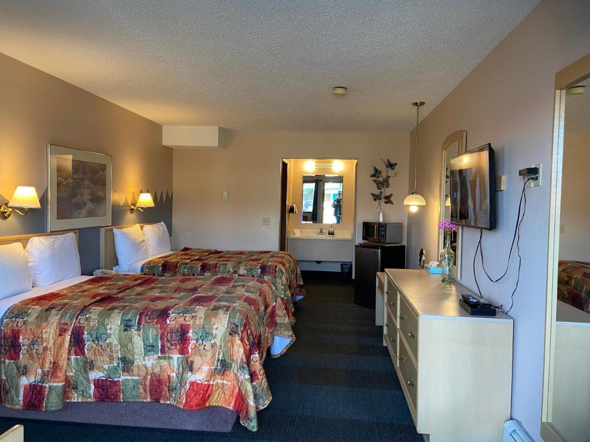 Ranchland Inn Nanton Kültér fotó