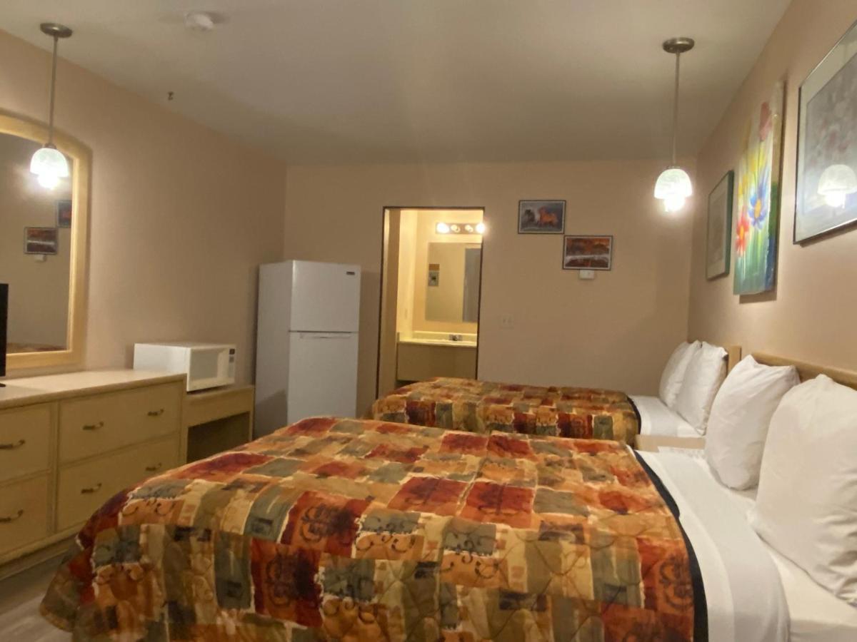 Ranchland Inn Nanton Kültér fotó