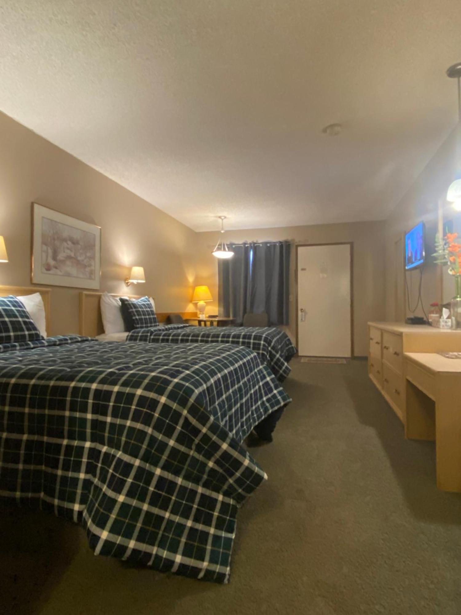 Ranchland Inn Nanton Kültér fotó